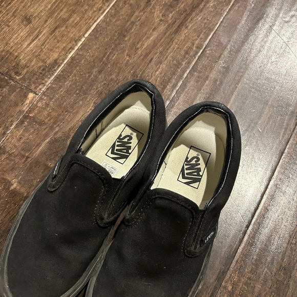 Vans - Picture 2 of 2